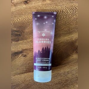 Bath & Body Works Fireside Flurries Body Cream ❄️